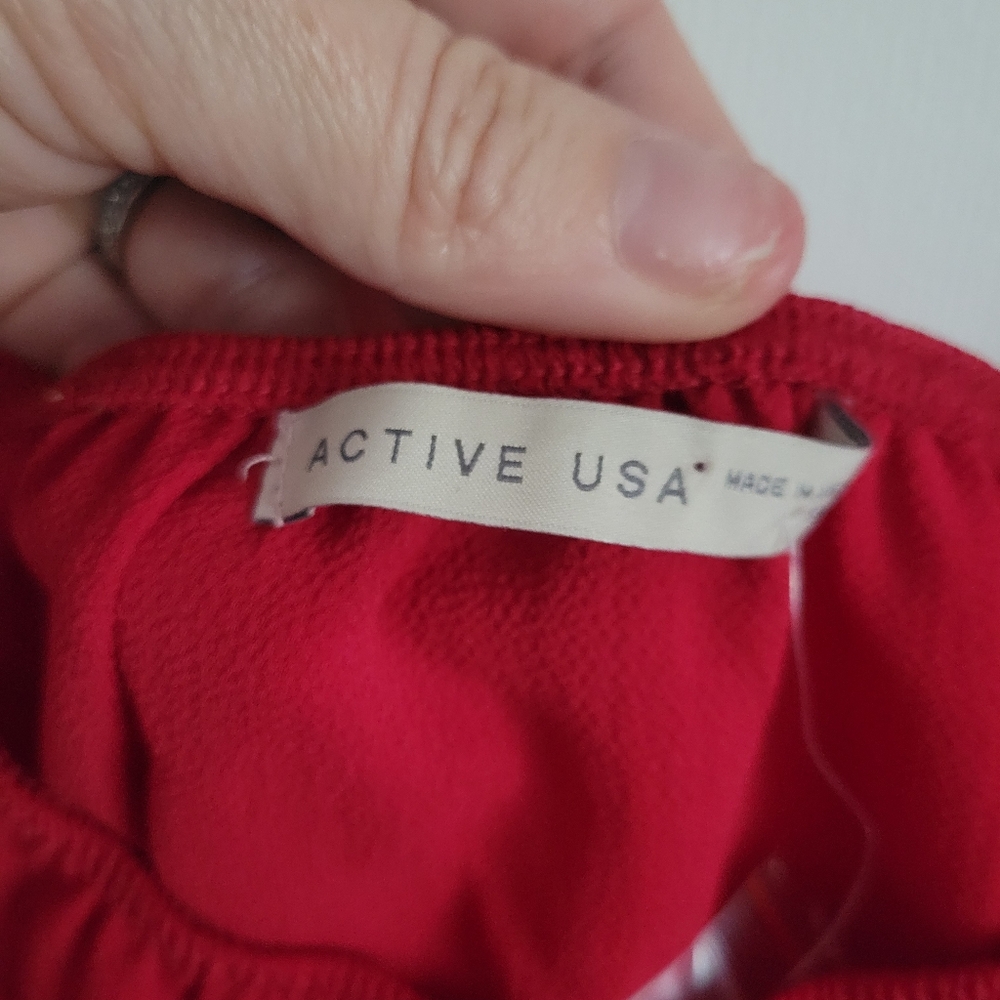 Active USA Women’s Red Puff Sleeve Button Front Crop Top Size Small NWT - Picture 2 of 5